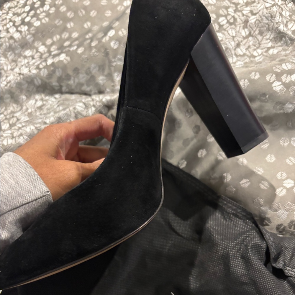 White House Black Market Black Heeled Pumps - Picture 2 of 4